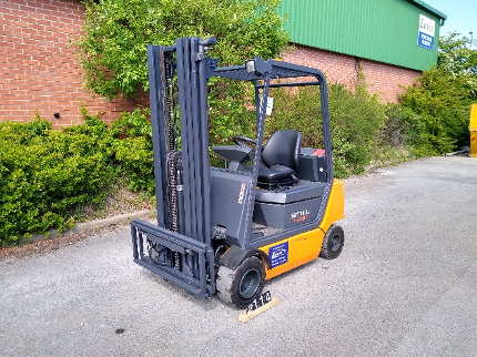 2000kgs Compact Gas Forklift 1
