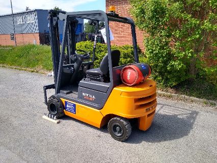2000kgs Compact Gas Forklift 3