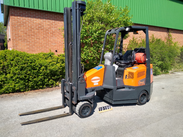 Aislemaster gas forklift truck