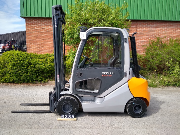 Still 2500kgs Diesel Forklift with cab 3