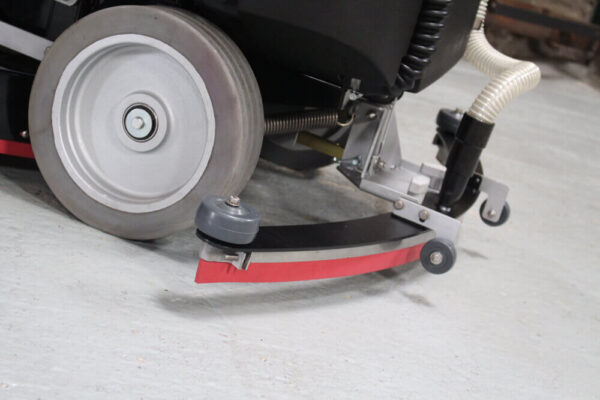 SMALL RIDE ON SCRUBBER DRIER 3