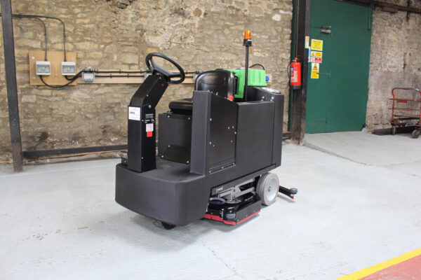 SMALL RIDE ON SCRUBBER DRIER 4