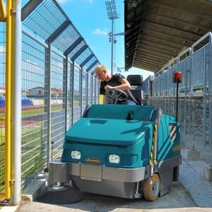 LARGE RIDE-ON BATTERY POWERED SWEEPER